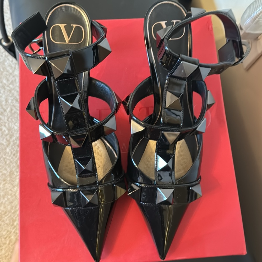 Valentino Garavani Roman Stud Patent Leather Sandal